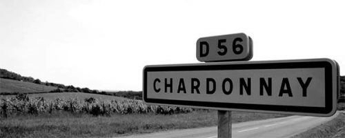 Panneau d'entrée dans le village de Chardonnay en Bourgogne